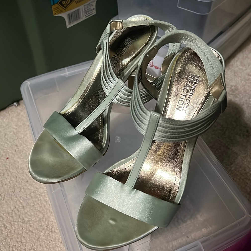 Keneth Cole reaction lime green heels